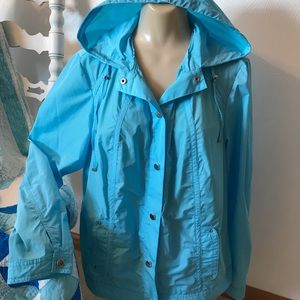 Zenergy by Chicos NWT windbreaker jacket rain coat.  Chico Women’s size 1